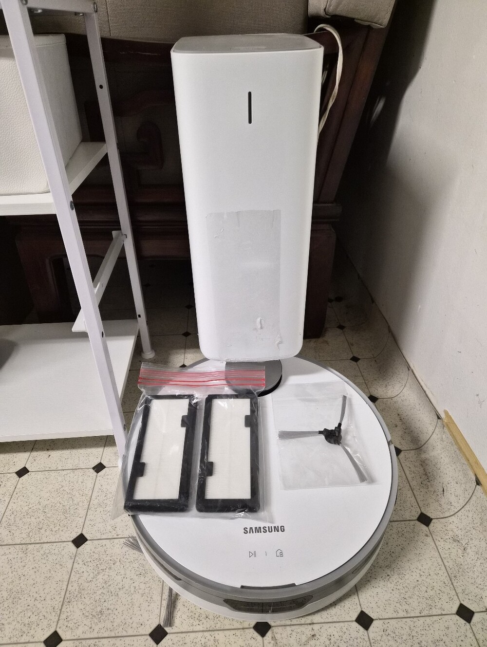 Samsung Jet Bot+ Robot Vacuum w/ Clean Station - Extras - NEEDS NEW BATTERY